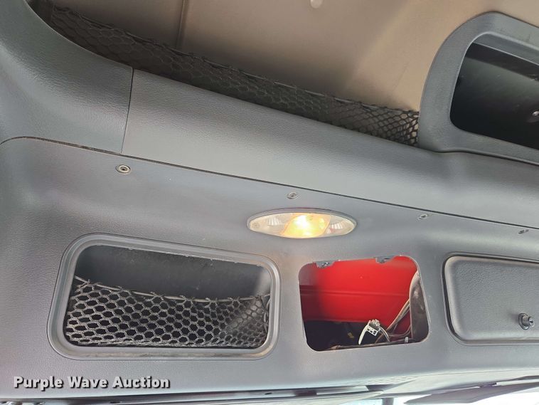 image for item FB9388 2018 Freightliner Cascadia125 semi truck