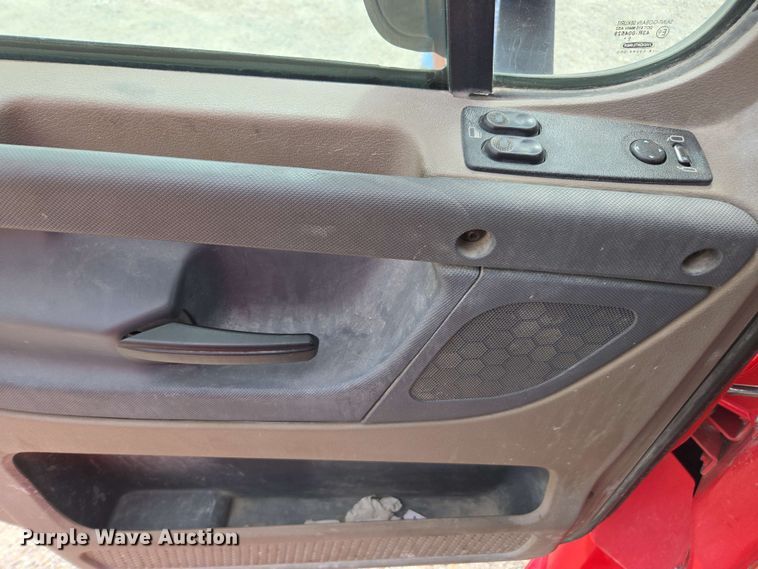 image for item FB9388 2018 Freightliner Cascadia125 semi truck