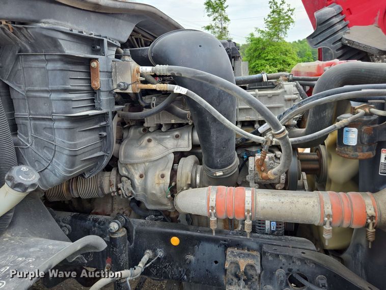 image for item FB9388 2018 Freightliner Cascadia125 semi truck