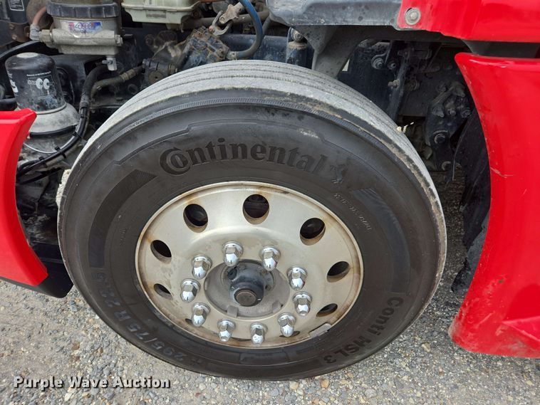 image for item FB9388 2018 Freightliner Cascadia125 semi truck