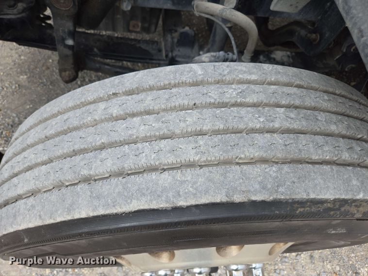 image for item FB9388 2018 Freightliner Cascadia125 semi truck