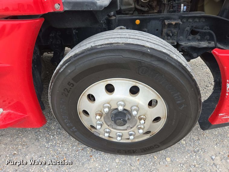 image for item FB9388 2018 Freightliner Cascadia125 semi truck