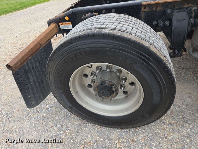 image for item FB9388 2018 Freightliner Cascadia125 semi truck