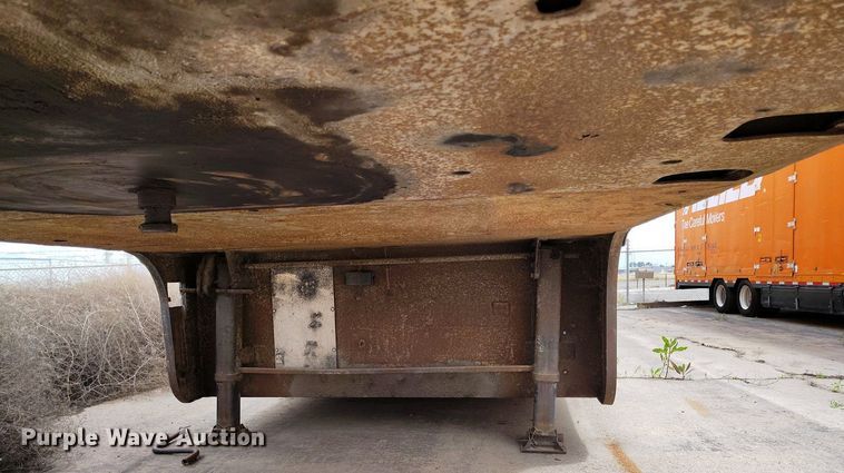 image for item IP9557 1997 Featherlite dry van trailer