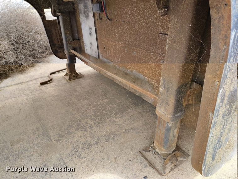 image for item IP9557 1997 Featherlite dry van trailer