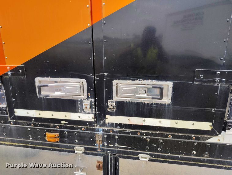 image for item IP9557 1997 Featherlite dry van trailer