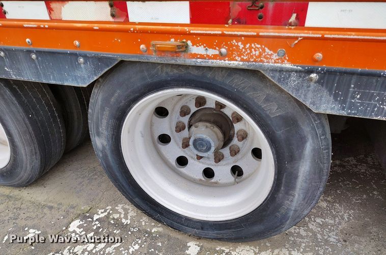 image for item IP9557 1997 Featherlite dry van trailer