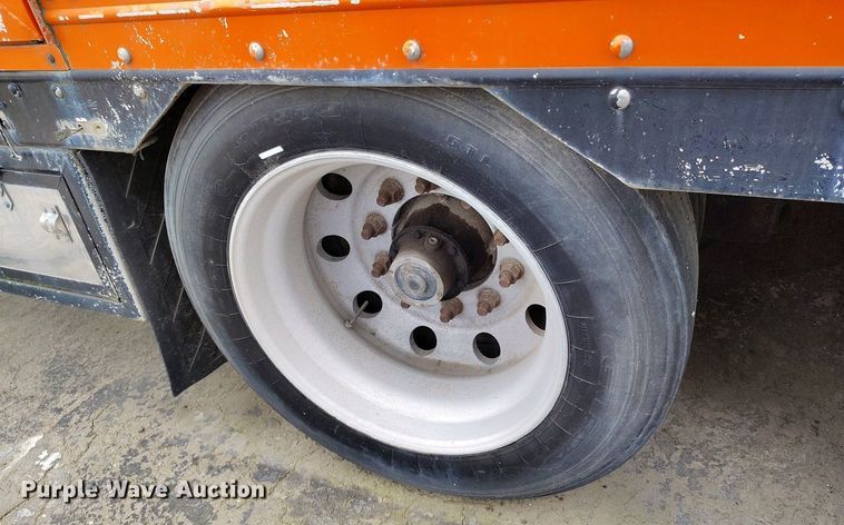 image for item IP9557 1997 Featherlite dry van trailer