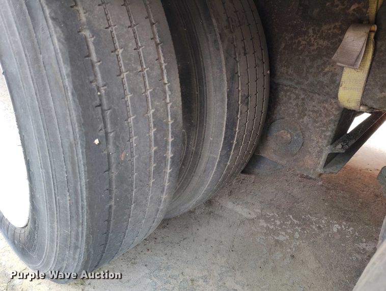 image for item IP9557 1997 Featherlite dry van trailer