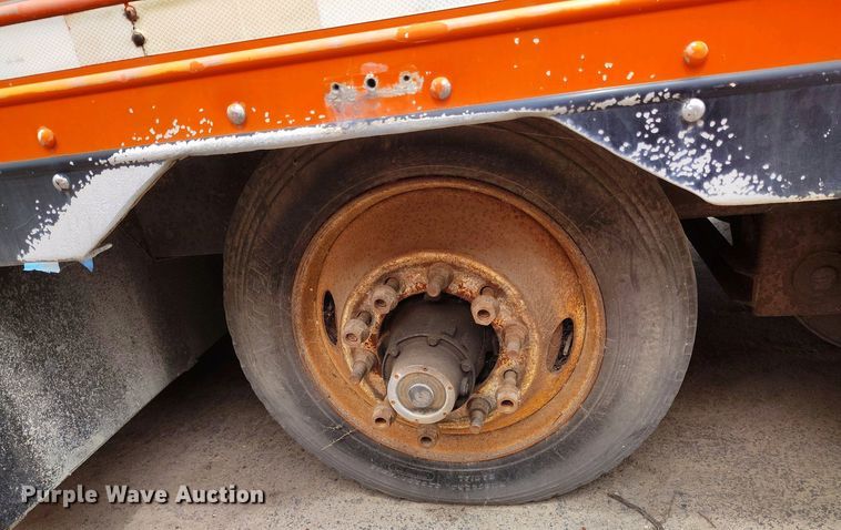 image for item IP9557 1997 Featherlite dry van trailer