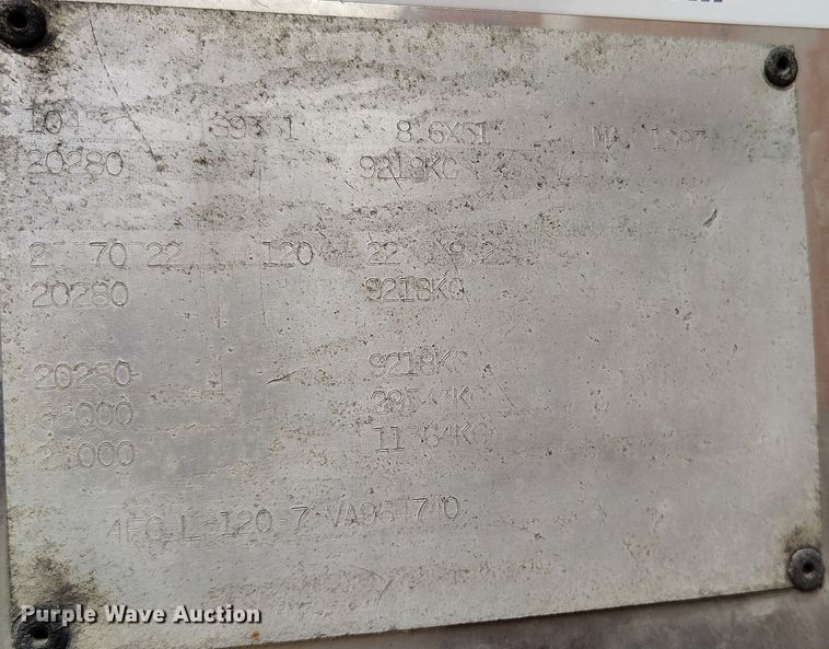 image for item IP9557 1997 Featherlite dry van trailer