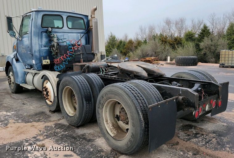 image for item NV9810 1998 Ford AT9522 semi truck