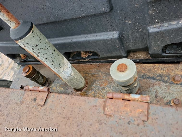 image for item NV9810 1998 Ford AT9522 semi truck