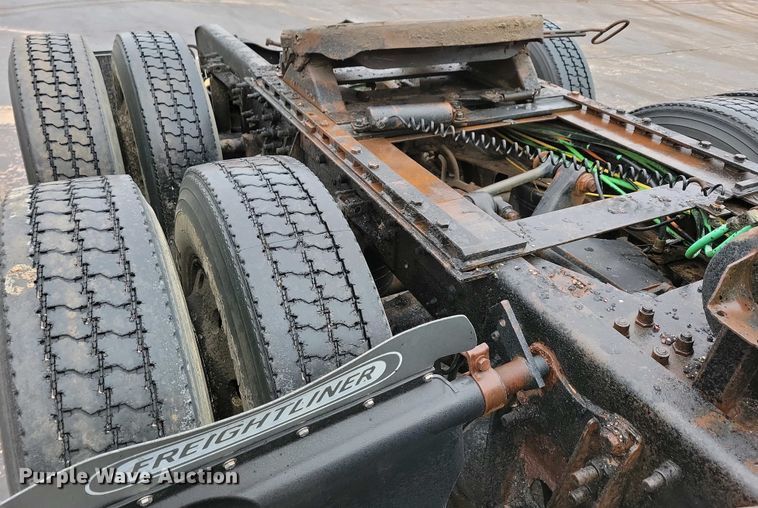 image for item NV9810 1998 Ford AT9522 semi truck