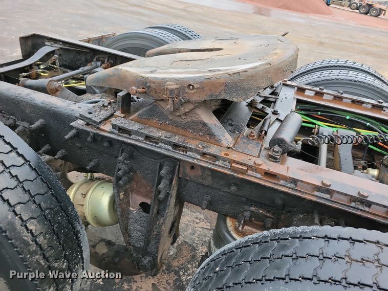 image for item NV9810 1998 Ford AT9522 semi truck