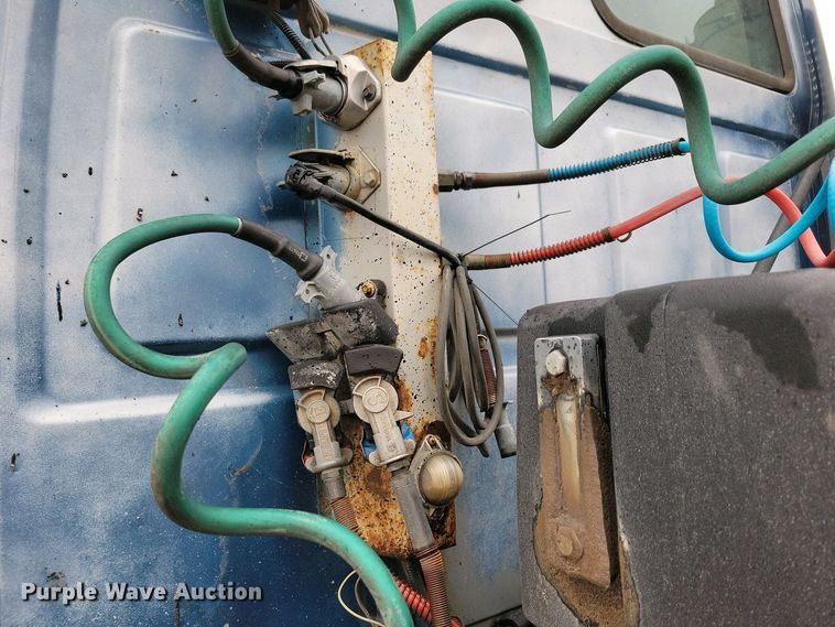 image for item NV9810 1998 Ford AT9522 semi truck