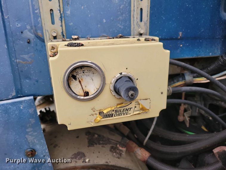 image for item NV9810 1998 Ford AT9522 semi truck