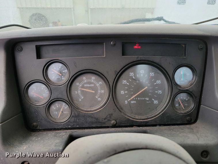 image for item NV9810 1998 Ford AT9522 semi truck