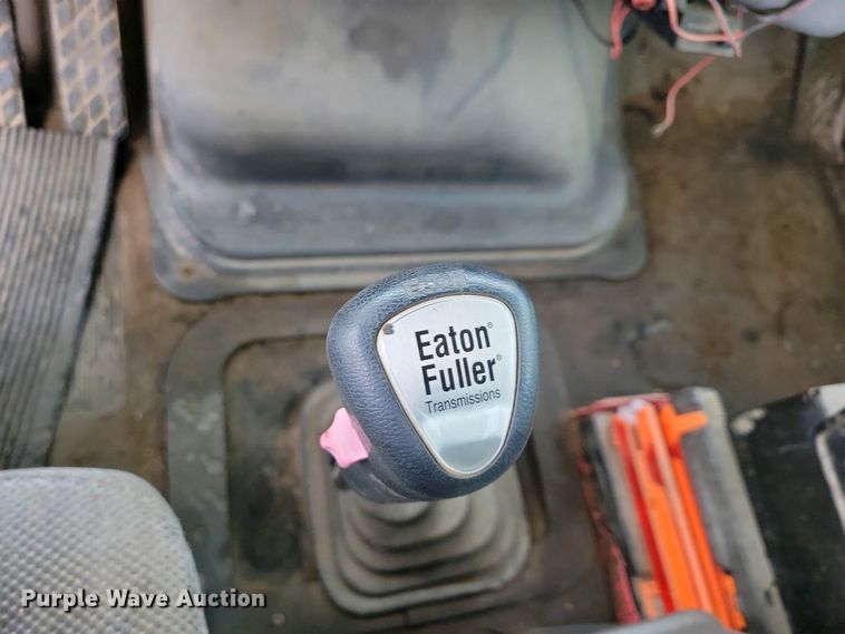 image for item NV9810 1998 Ford AT9522 semi truck