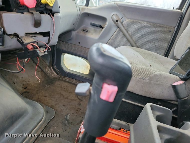 image for item NV9810 1998 Ford AT9522 semi truck