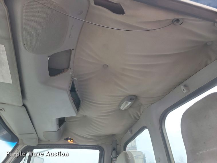 image for item NV9810 1998 Ford AT9522 semi truck