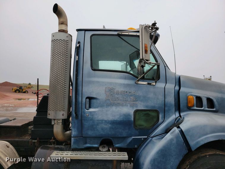 image for item NV9810 1998 Ford AT9522 semi truck