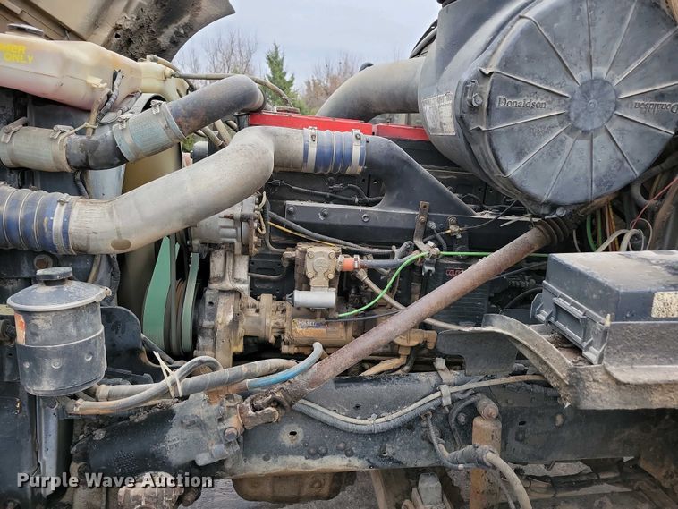 image for item NV9810 1998 Ford AT9522 semi truck