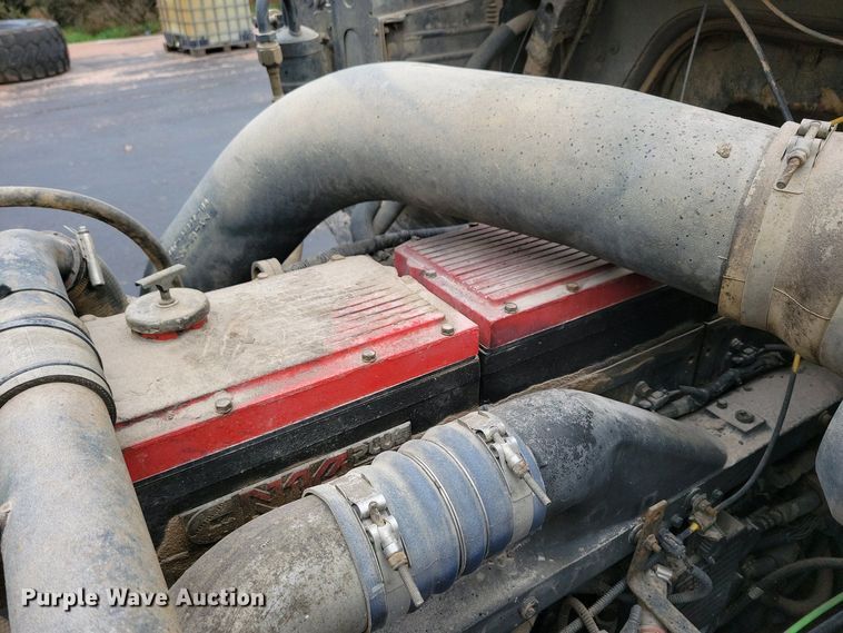 image for item NV9810 1998 Ford AT9522 semi truck