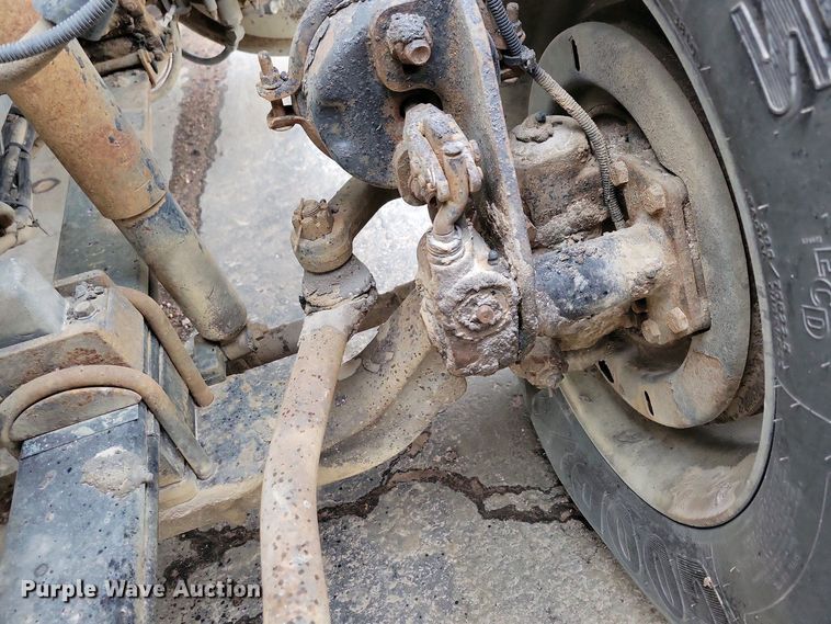 image for item NV9810 1998 Ford AT9522 semi truck