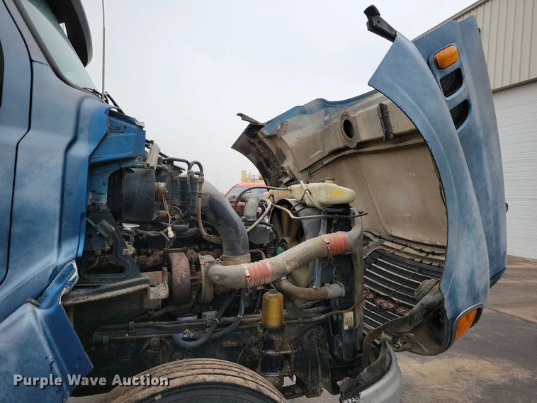 image for item NV9810 1998 Ford AT9522 semi truck