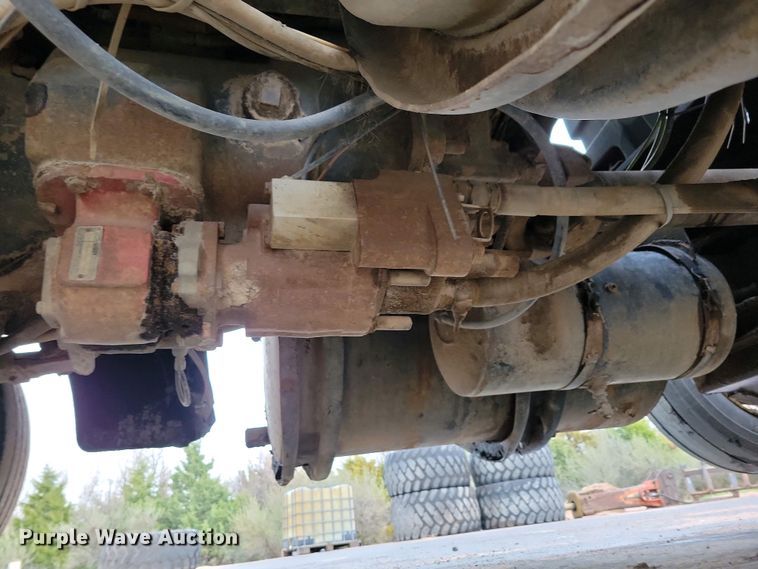 image for item NV9810 1998 Ford AT9522 semi truck