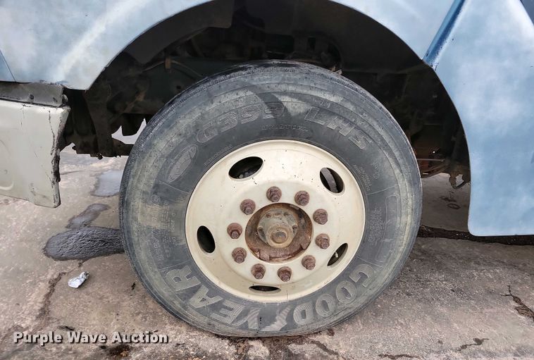 image for item NV9810 1998 Ford AT9522 semi truck