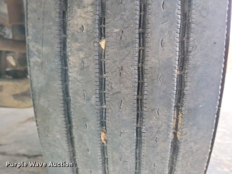 image for item NV9810 1998 Ford AT9522 semi truck