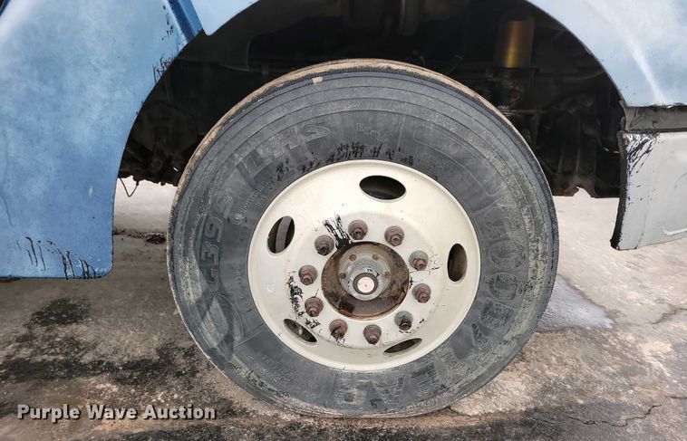 image for item NV9810 1998 Ford AT9522 semi truck