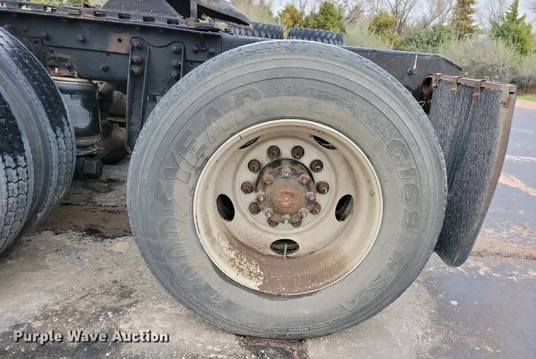 image for item NV9810 1998 Ford AT9522 semi truck