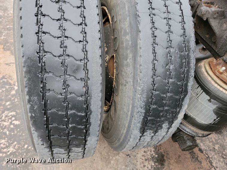 image for item NV9810 1998 Ford AT9522 semi truck