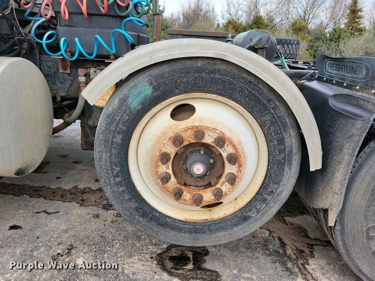 image for item NV9810 1998 Ford AT9522 semi truck