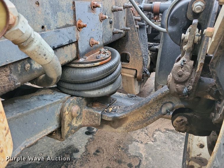 image for item NV9810 1998 Ford AT9522 semi truck