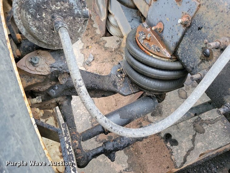 image for item NV9810 1998 Ford AT9522 semi truck