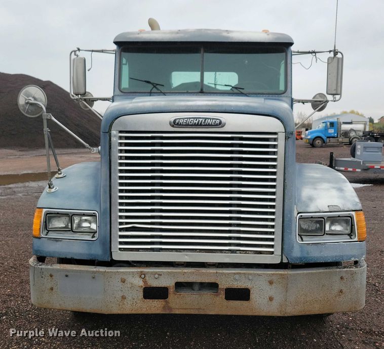 image for item NV9811 2003 Freightliner FLD semi truck