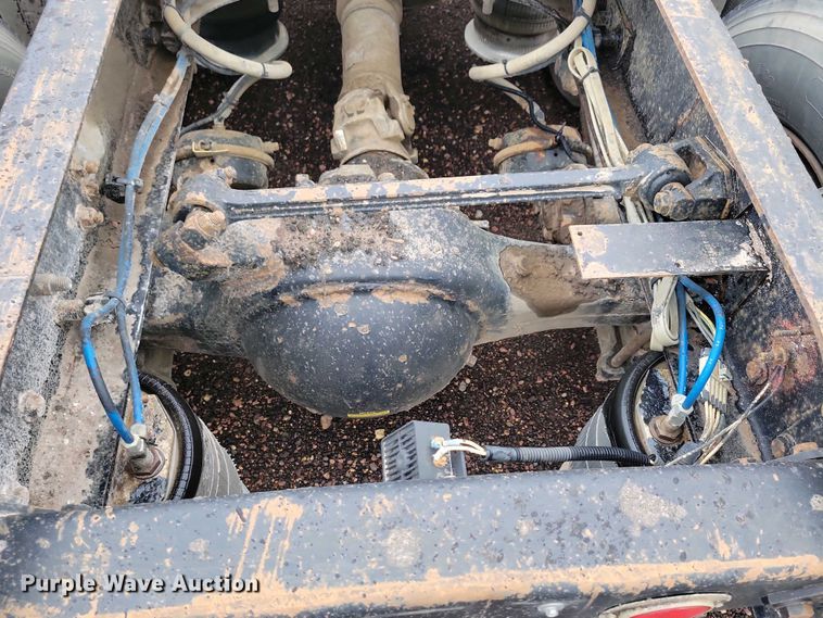 image for item NV9811 2003 Freightliner FLD semi truck