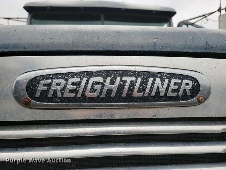 image for item NV9811 2003 Freightliner FLD semi truck