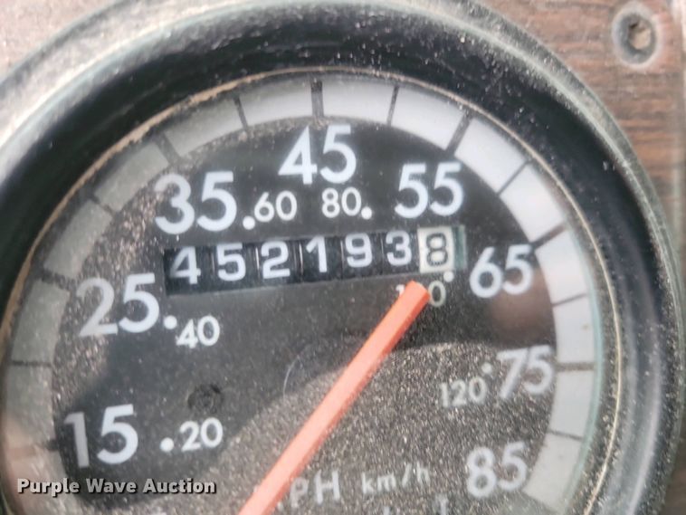 image for item NV9811 2003 Freightliner FLD semi truck