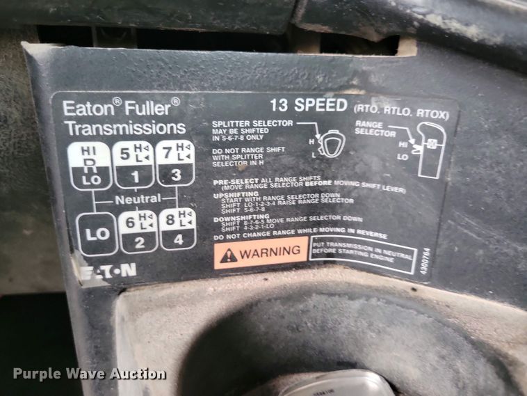 image for item NV9811 2003 Freightliner FLD semi truck