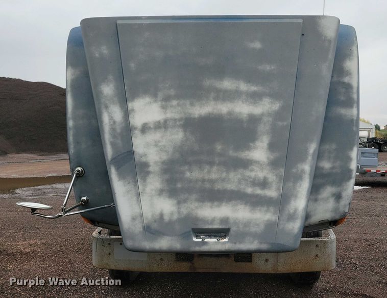 image for item NV9811 2003 Freightliner FLD semi truck