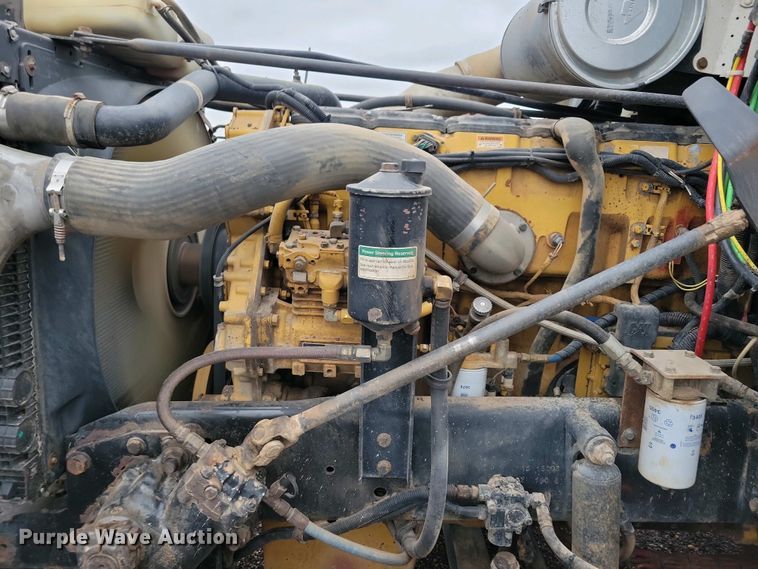 image for item NV9811 2003 Freightliner FLD semi truck