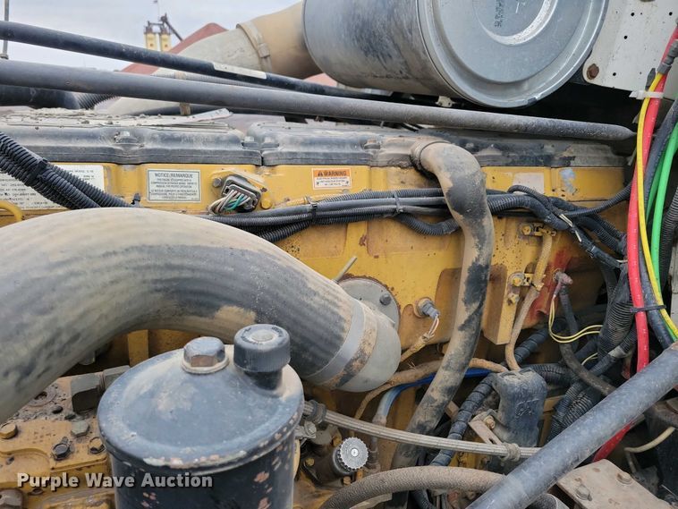 image for item NV9811 2003 Freightliner FLD semi truck