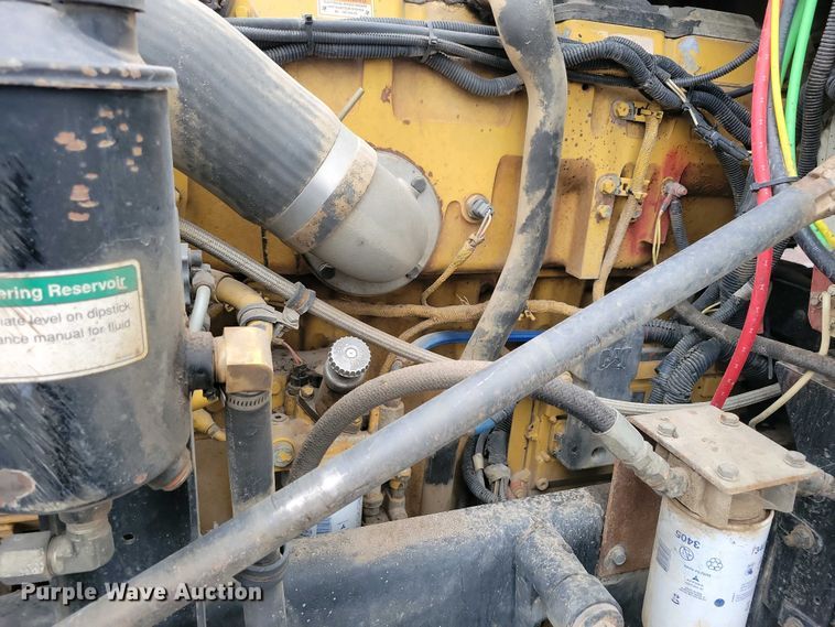 image for item NV9811 2003 Freightliner FLD semi truck