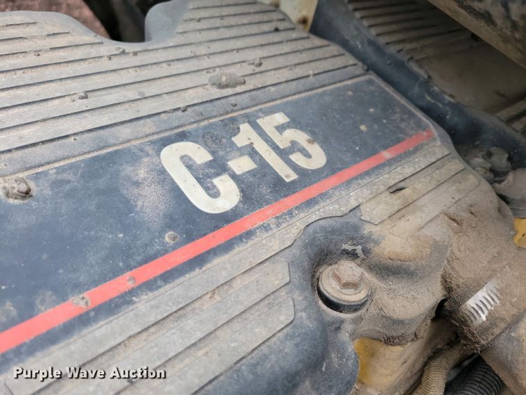 image for item NV9811 2003 Freightliner FLD semi truck