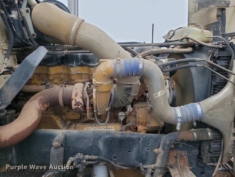 image for item NV9811 2003 Freightliner FLD semi truck